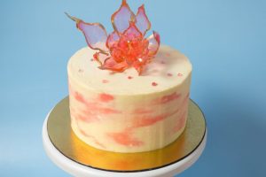 edible-red-isomalt-flower-top-cake-blue-background