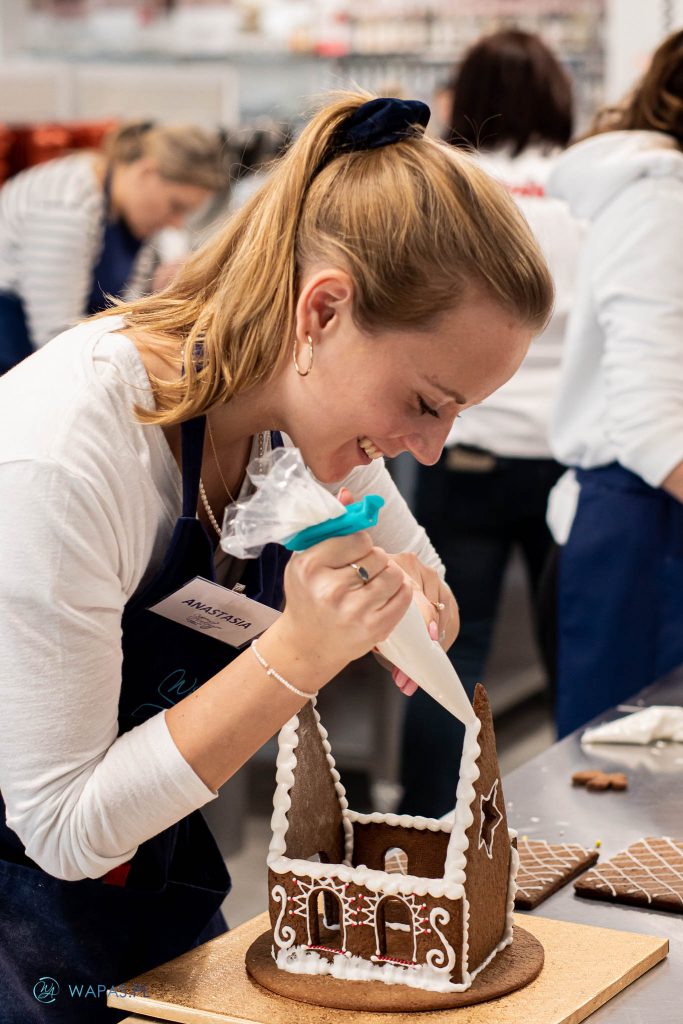 Szkolenia Cukiernicze Warsaw Academy of Pastry Arts - Domek z Piernika z Ewą Drzewicką